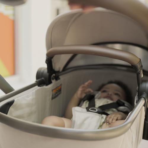 Maxi-Cosi Zelia Luxe 5-in-1 modular travel system with stroller, car seat, and accessories for versatile baby travel.